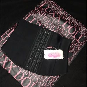 Luxx Curves waist trainer